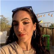 Tengo título B1 y B2 de Inglés, soy una chica de 25 años, he impartido clases a niños de forma independiente.